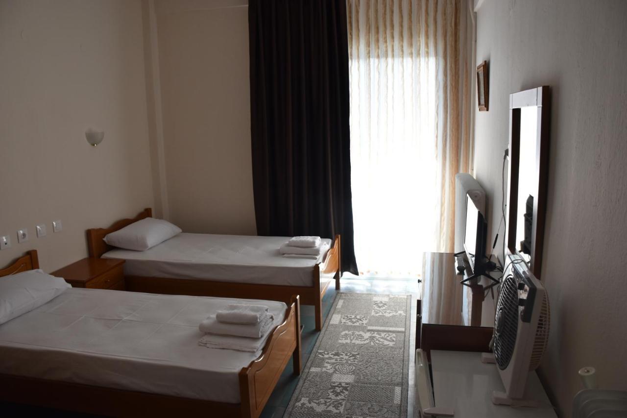 Parissas Hotel Tsotílion Eksteriør billede